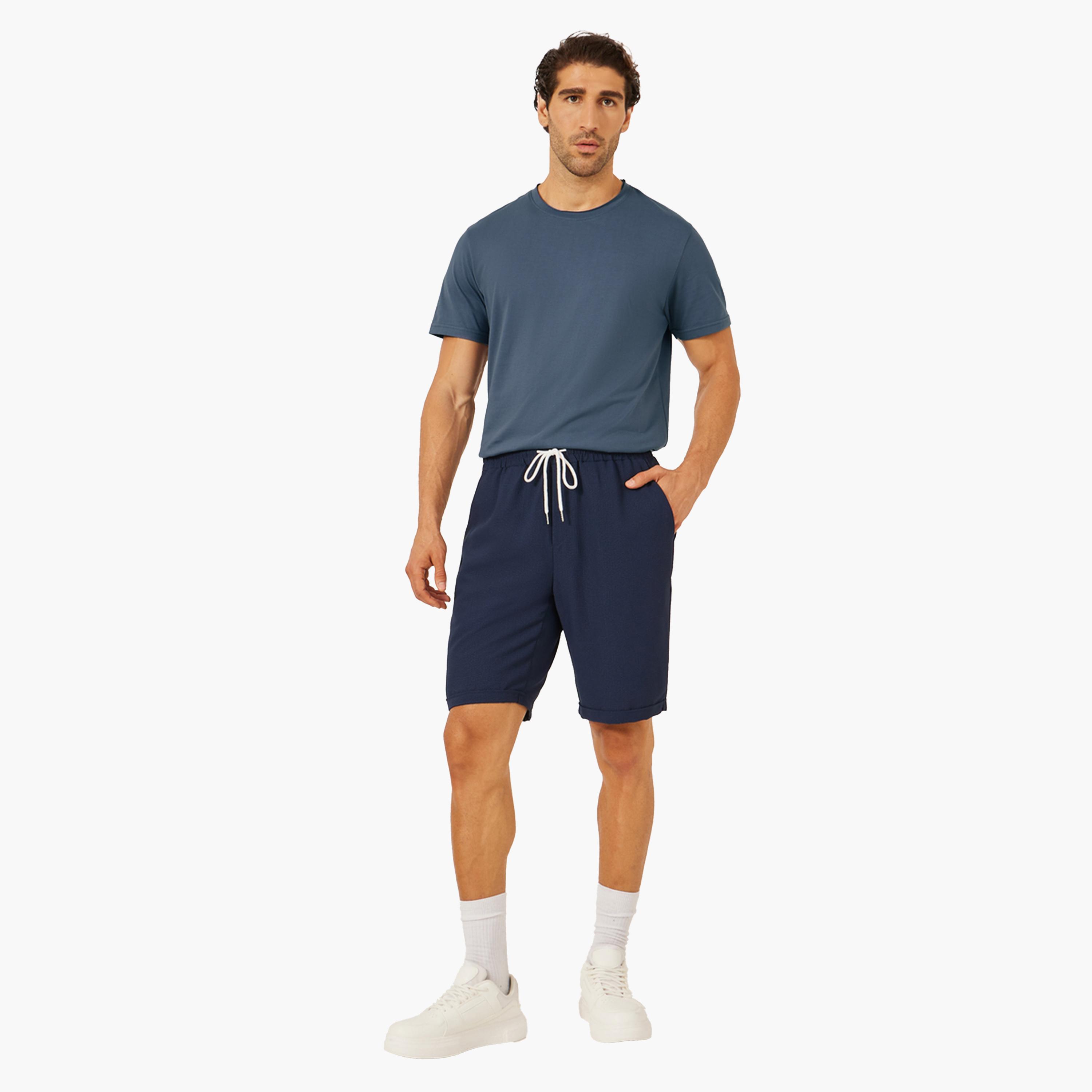 ستايلي - تي شيرت بحافة خام برقبة دائرية وقصّة عادية-men-clothing-tshirtsandpolos-tshirts-image-2
