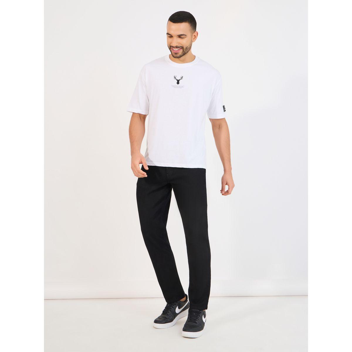 تيشيرت فضفاض بطبعة جرافيك وأكمام مزينة بشارة-men-clothing-tshirtsandpolos-tshirts-image-2