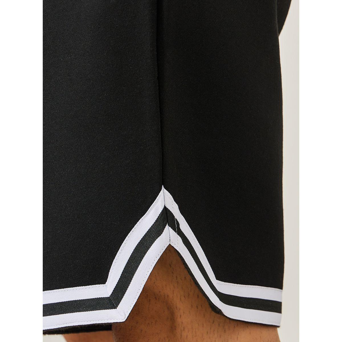 شورت واسع بحواف مخططة-men-clothing-bottoms-shorts-image-3