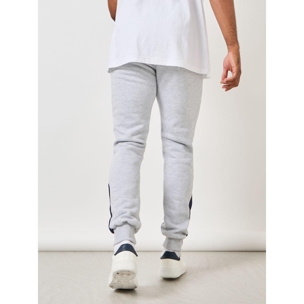 Umbro Logo Print Knit Jogger with Pockets-men-clothing-bottoms-joggers-image-5