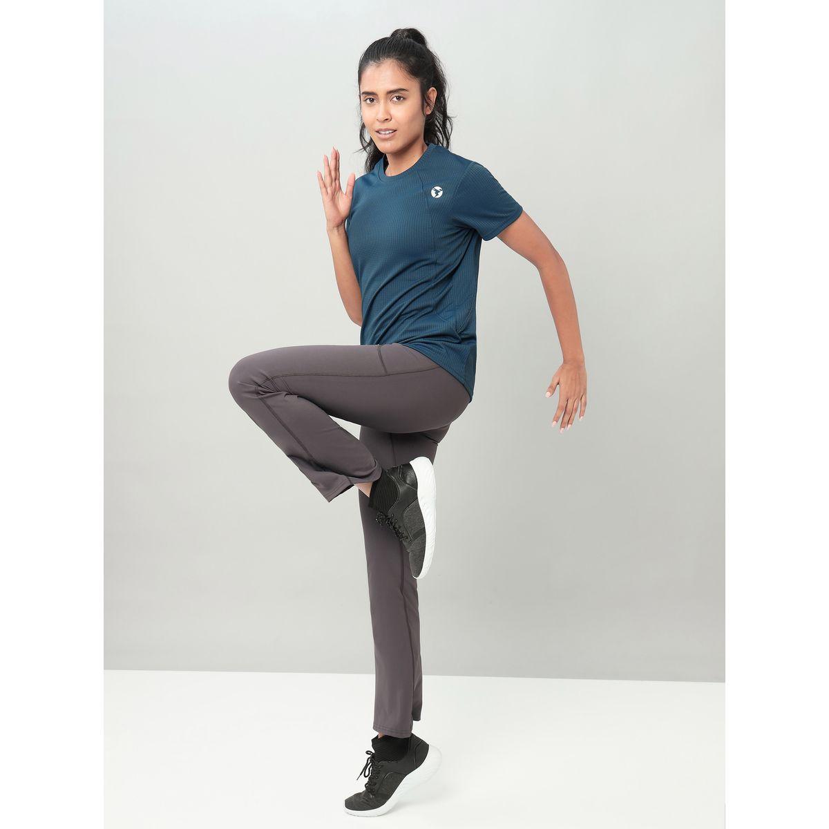 بلوزة رياضية مزينة بشعار الماركة تكنوسبورت × ستايلي-women-clothing-sportswearandactivewear-tshirtsandvests-image-3
