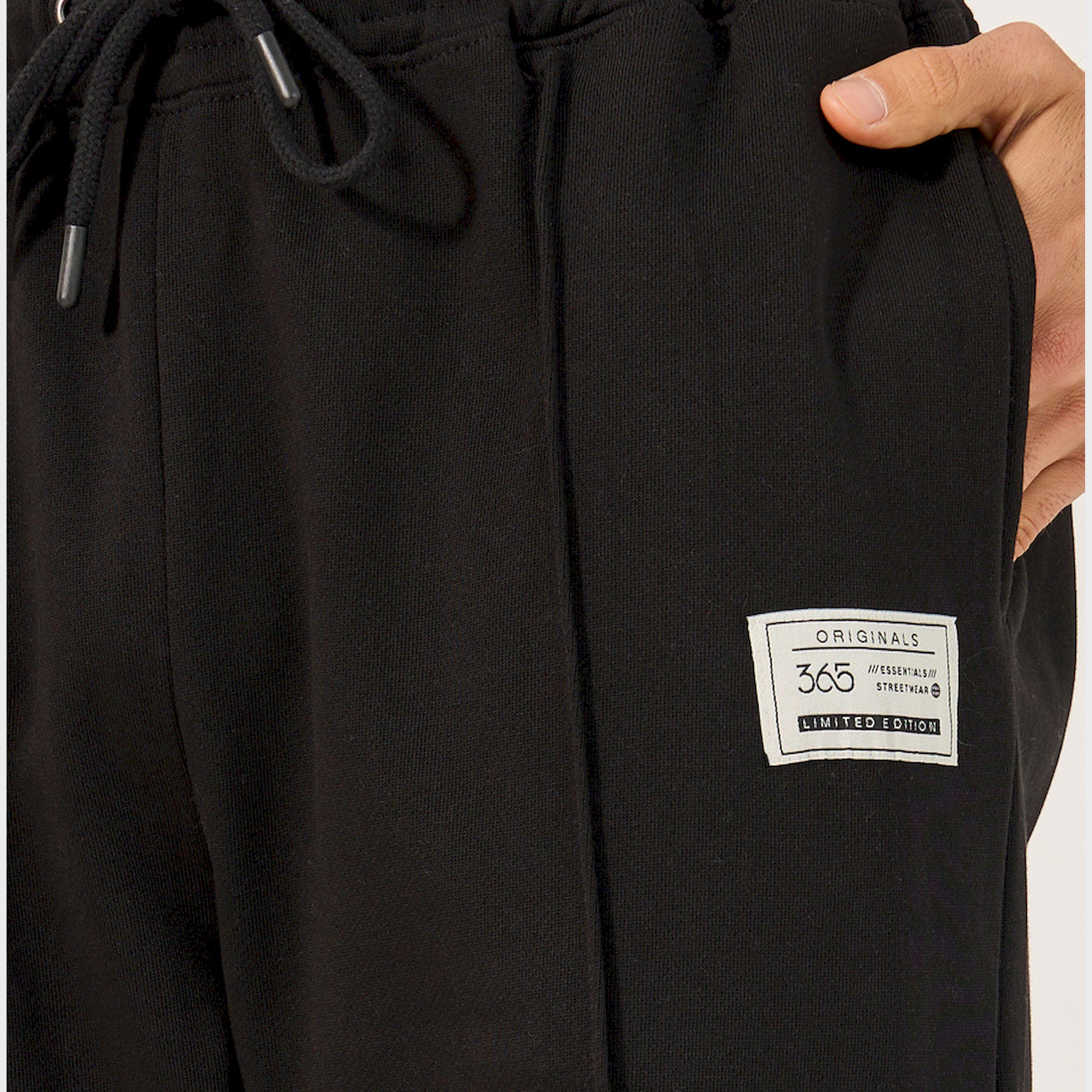 ستايلي - بنطلون رياضي صوف مفتوح الحافة بتصميم كسرة مع تفاصيل شارة-men-clothing-bottoms-joggers-image-3