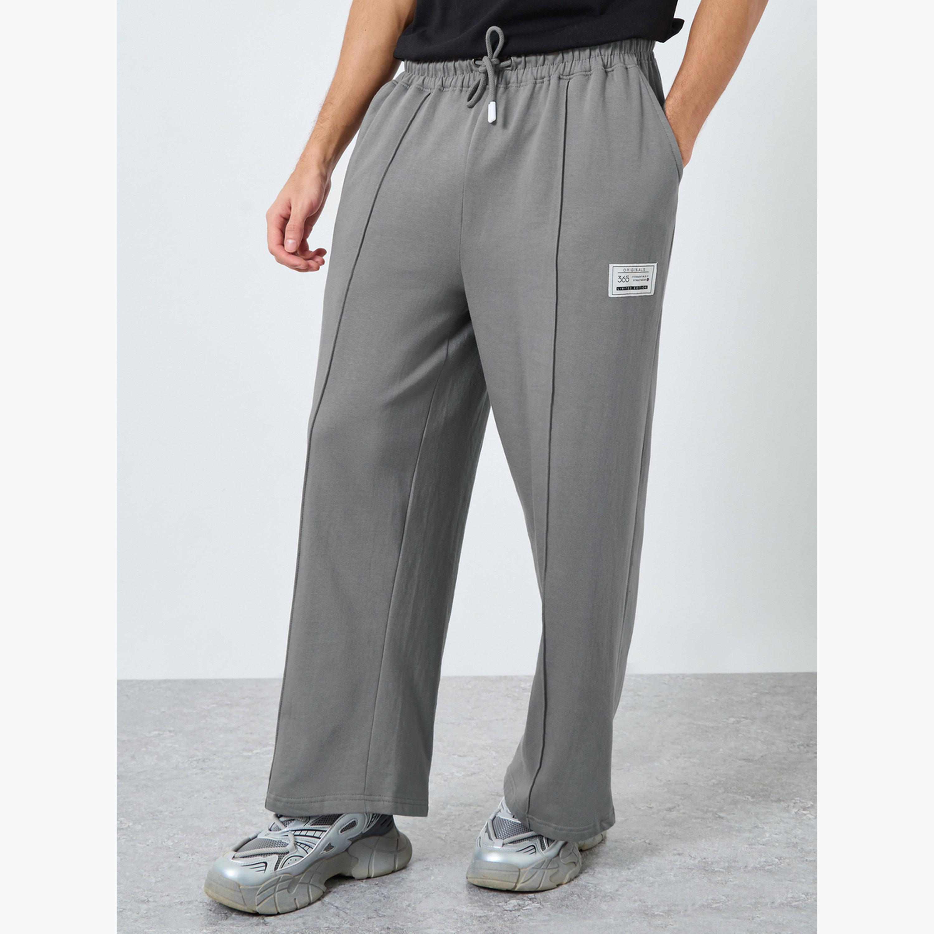 ستايلي - بنطال رياضي تيري واسع الساق من Pintuck مع تفاصيل شارة-men-clothing-bottoms-joggers-image-1