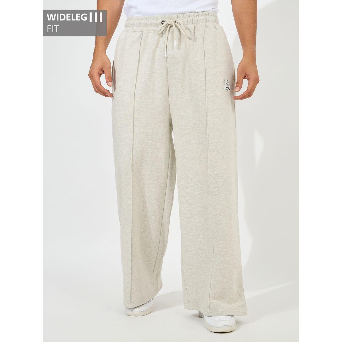 جوغر فليس بارجل واسعة ومزين بشارة-men-clothing-bottoms-joggers-image-1
