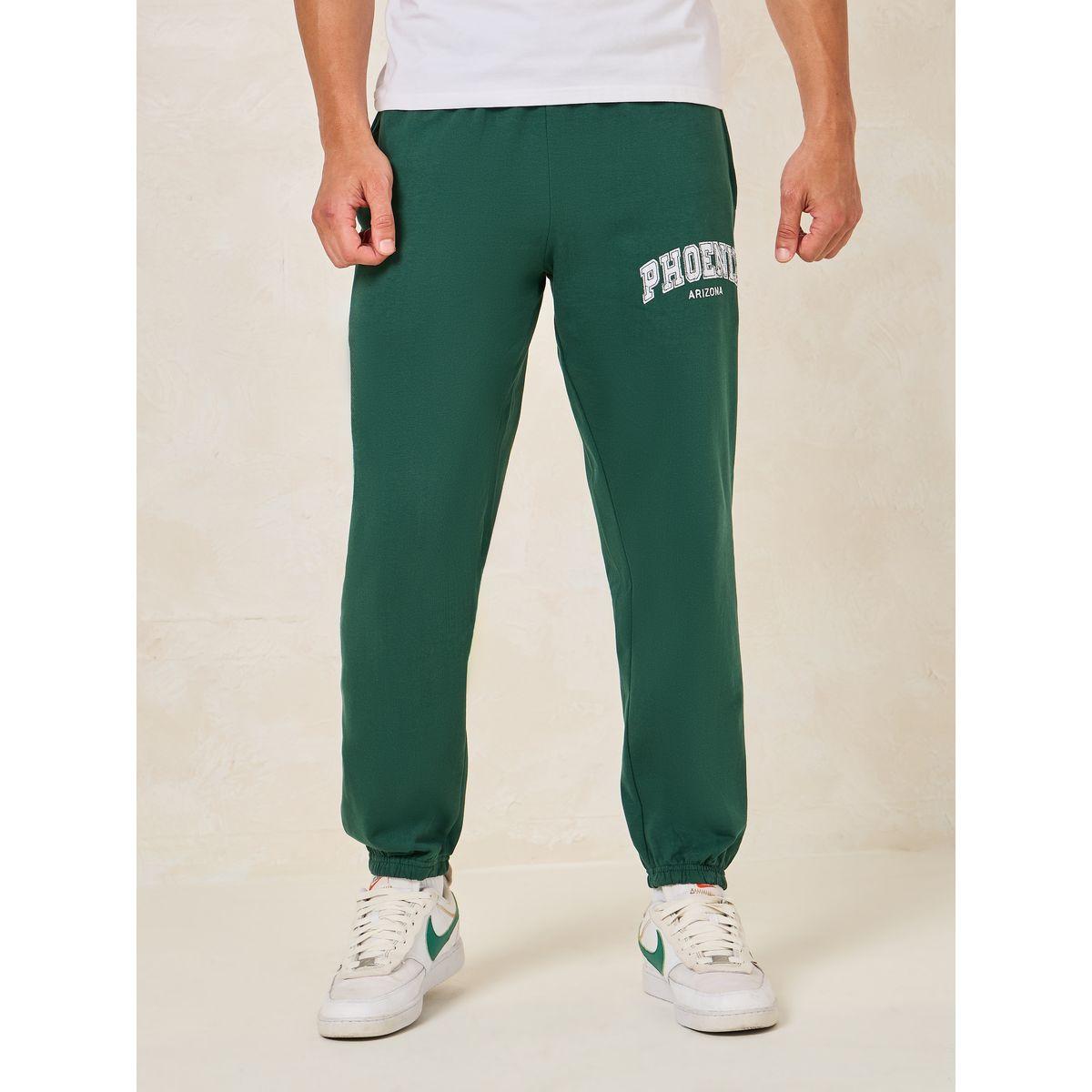 جوغر تيري بقصة مريحة وتفاصيل مُطرّزة-men-clothing-bottoms-joggers-image-1