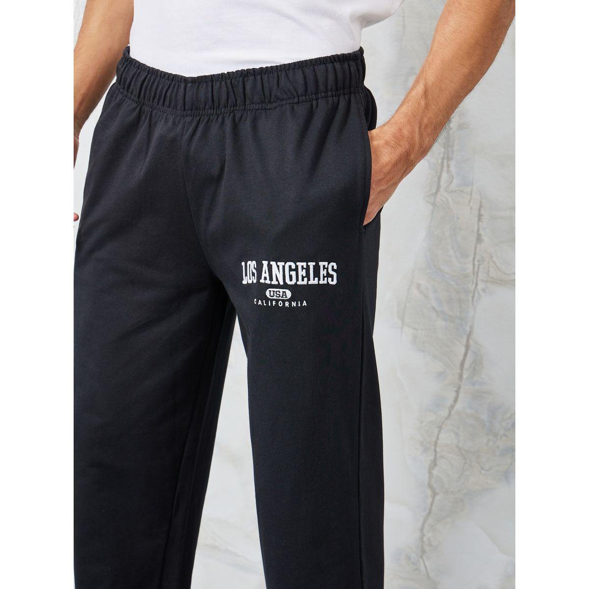 جوغر بكتابة مُطرزة وقصة مريحة-men-clothing-bottoms-joggers-image-3
