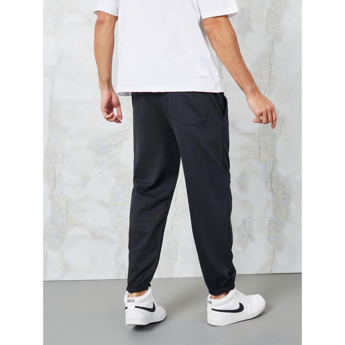 جوغر بكتابة مُطرزة وقصة مريحة-men-clothing-bottoms-joggers-image-4