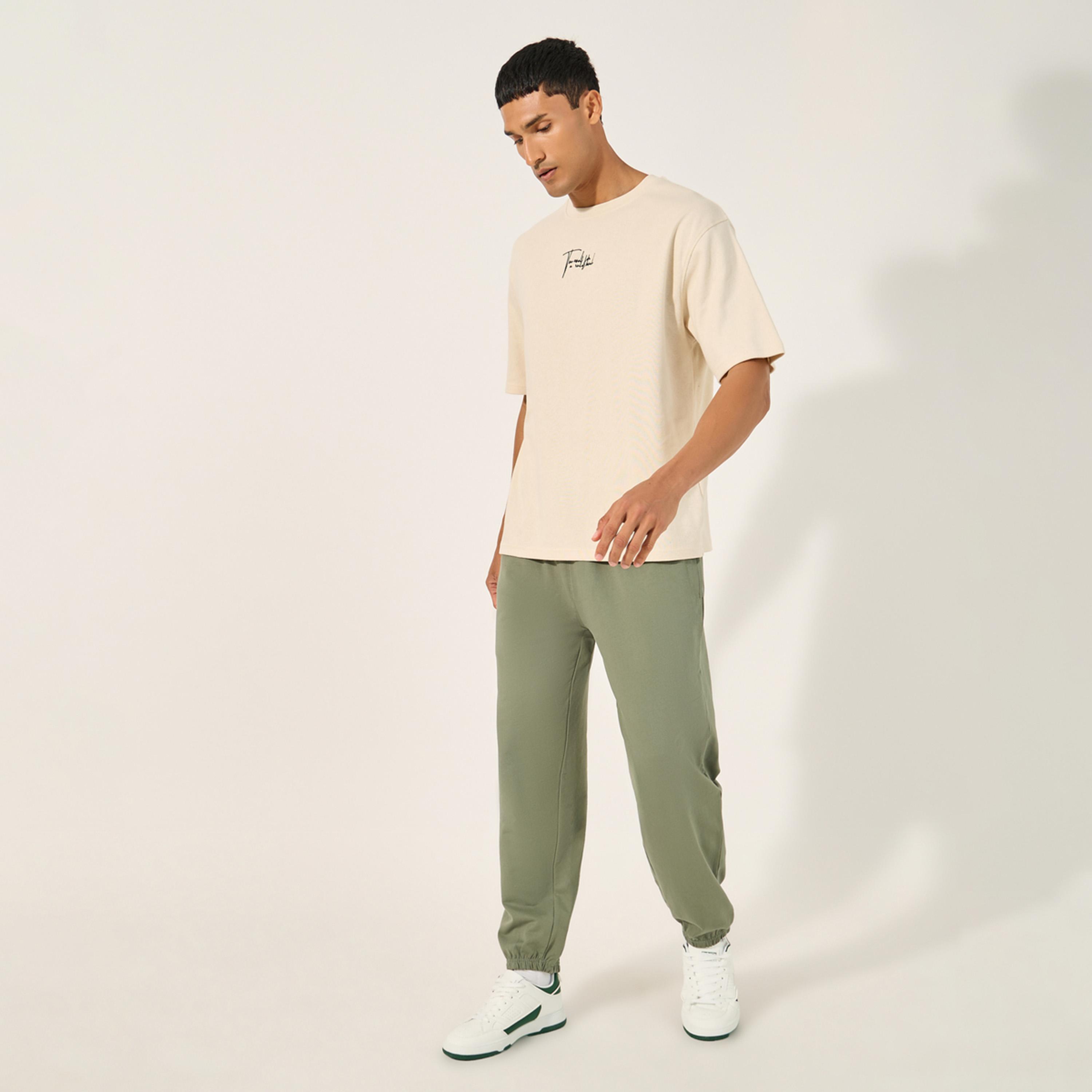 ستايلي - تي شيرت كبير الحجم بطبعة شعار ورقبة دائرية-men-clothing-tshirtsandpolos-tshirts-image-2