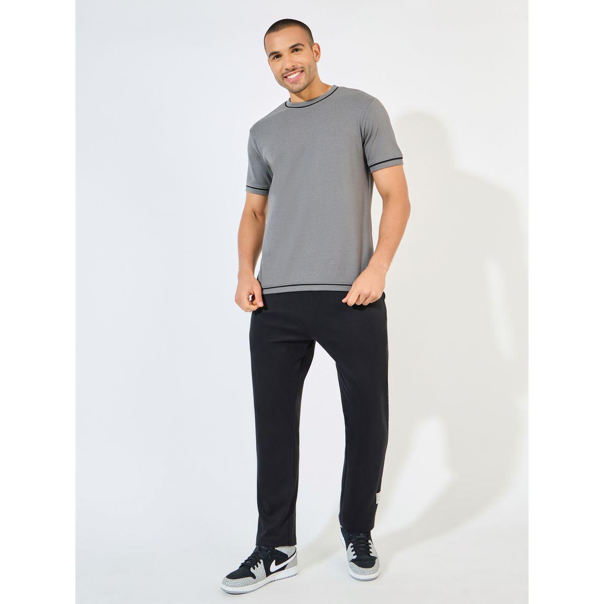 تيشيرت بقصة عادية وتفاصيل محزوزة-men-clothing-tshirtsandpolos-tshirts-image-2