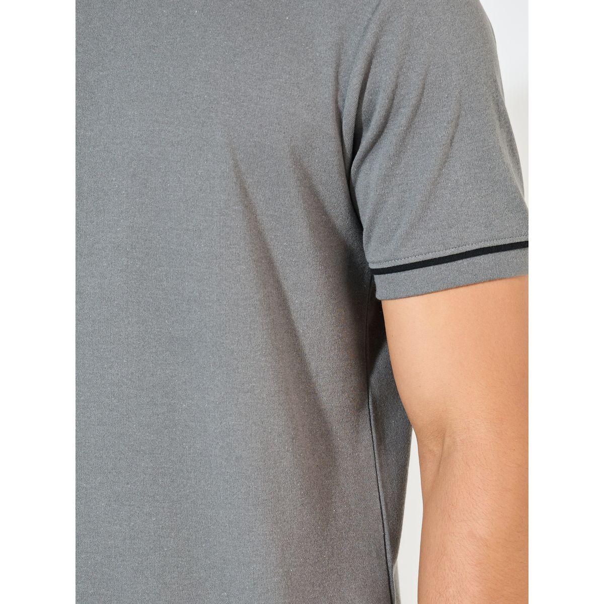تيشيرت بقصة عادية وتفاصيل محزوزة-men-clothing-tshirtsandpolos-tshirts-image-3