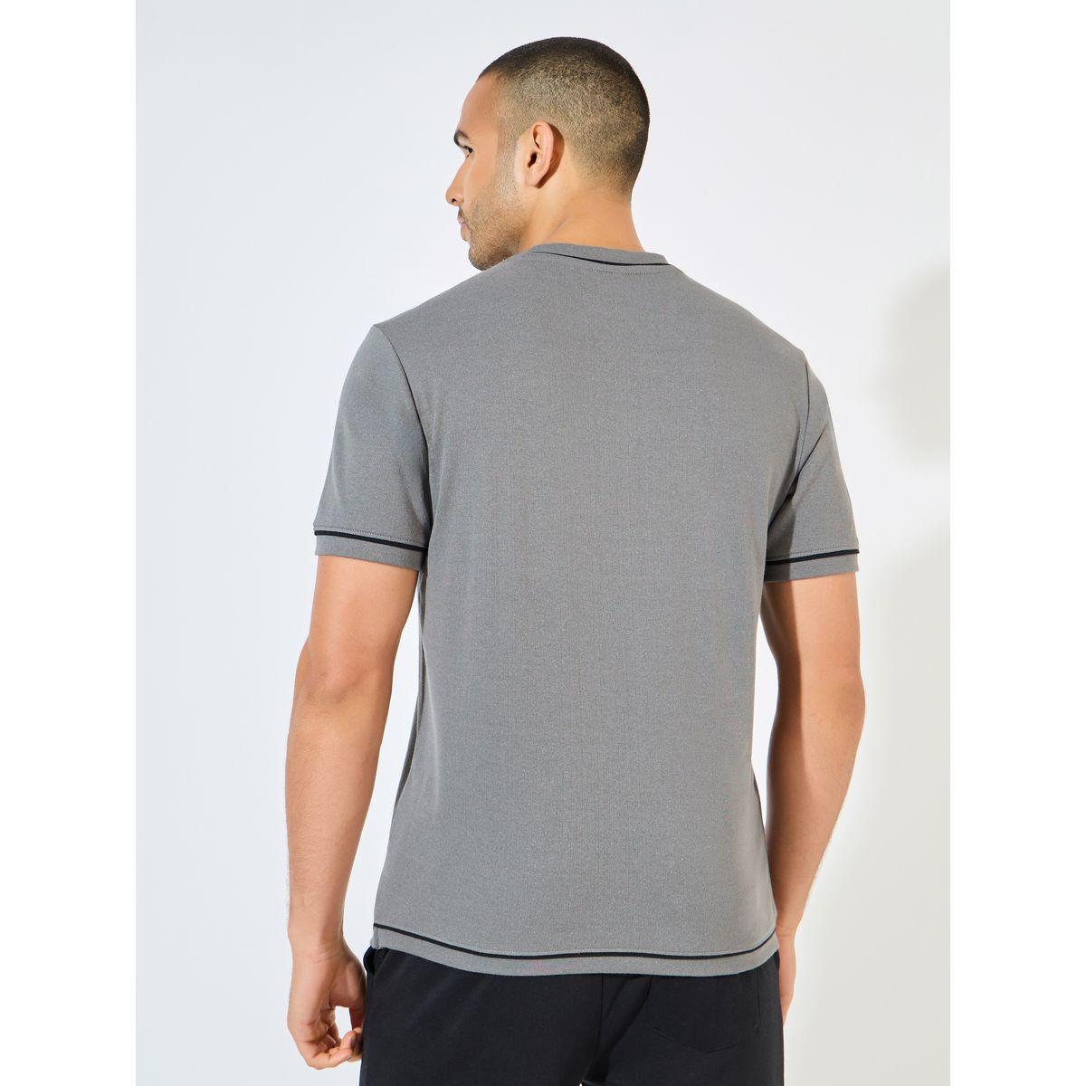 تيشيرت بقصة عادية وتفاصيل محزوزة-men-clothing-tshirtsandpolos-tshirts-image-4