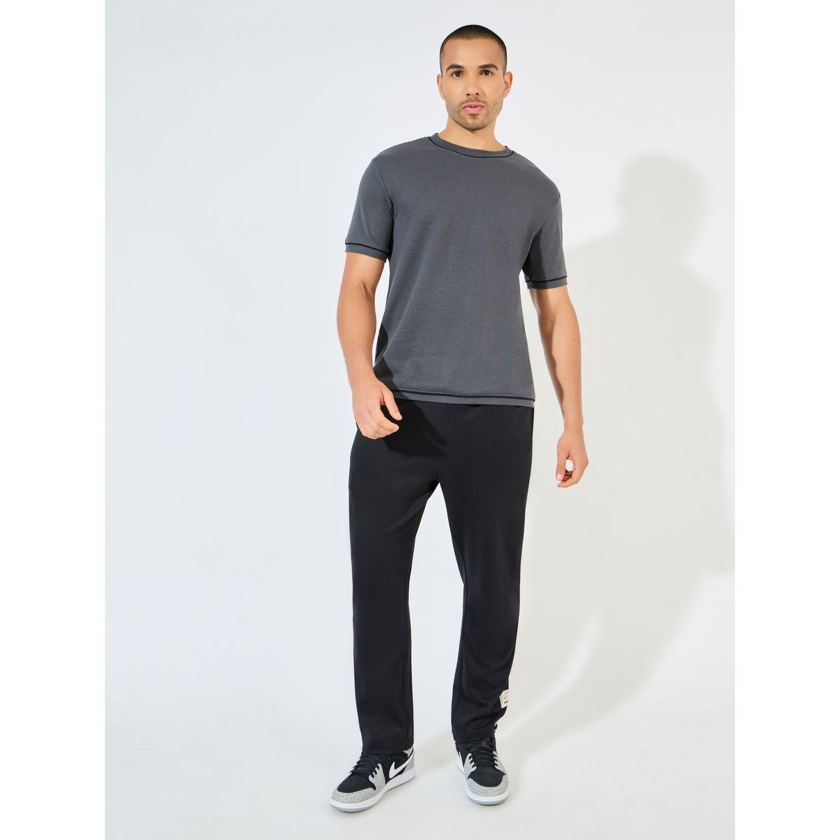 تيشيرت بقصة عادية وتفاصيل محزوزة-men-clothing-tshirtsandpolos-tshirts-image-2