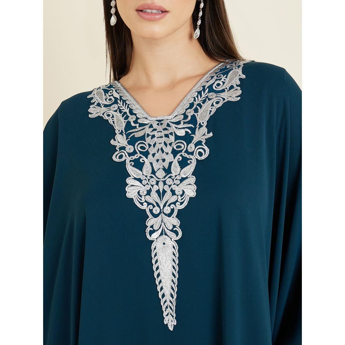 قفطان طويل بتفاصيل مُطرزة-women-arabicclothing-kaftan-image-3