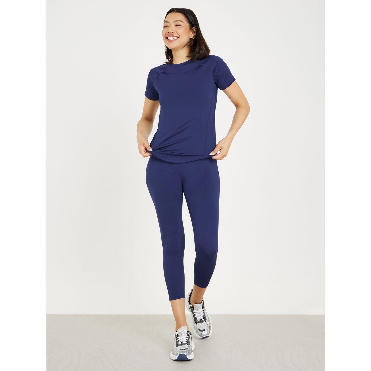 Styli Active Back V Mesh Insert Stitch Detail Top & Double Stitch Contour Effect Capri Set-women-clothing-sportswearandactivewear-trackpantsandtracksuits-image-1