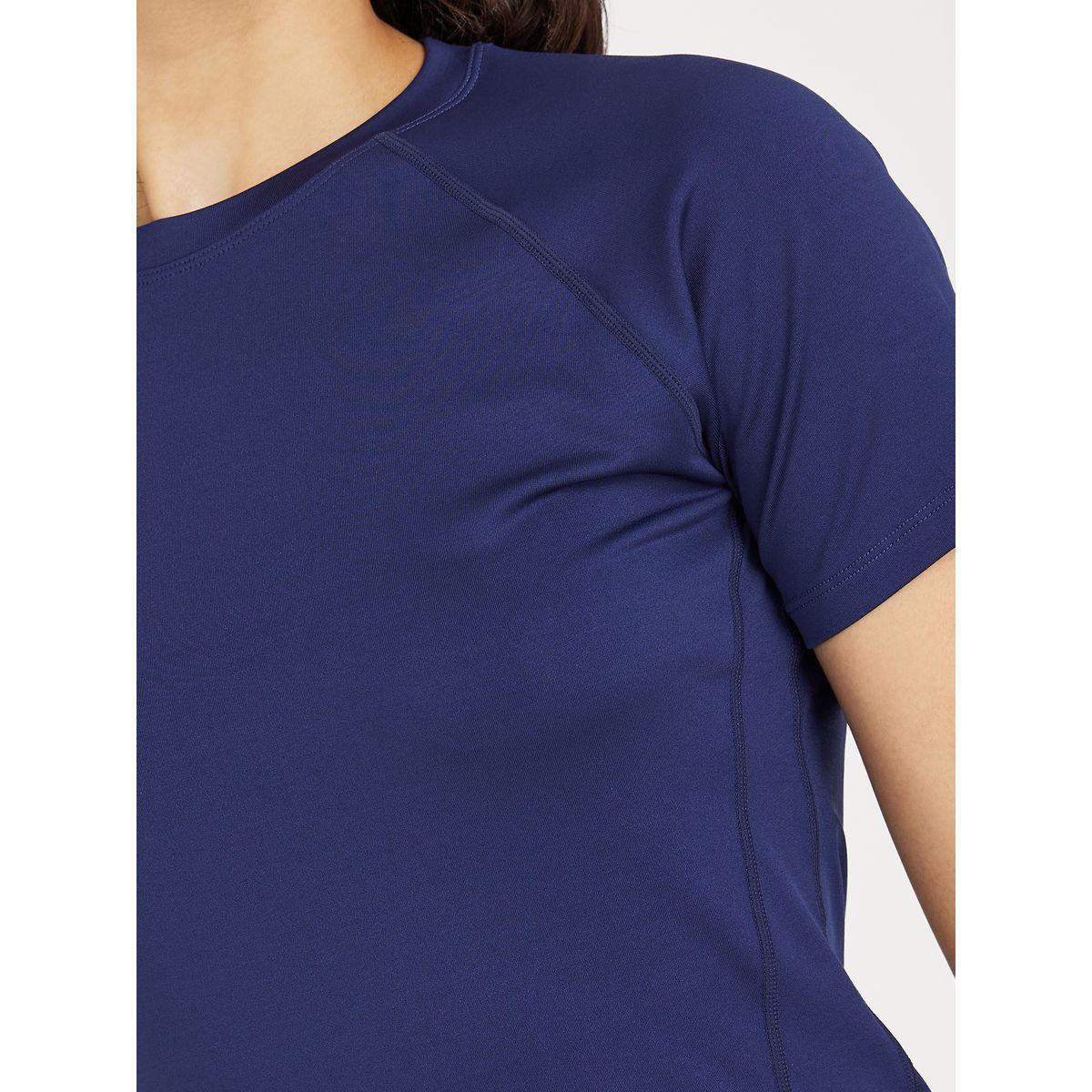 Styli Active Back V Mesh Insert Stitch Detail Top & Double Stitch Contour Effect Capri Set-women-clothing-sportswearandactivewear-trackpantsandtracksuits-image-3