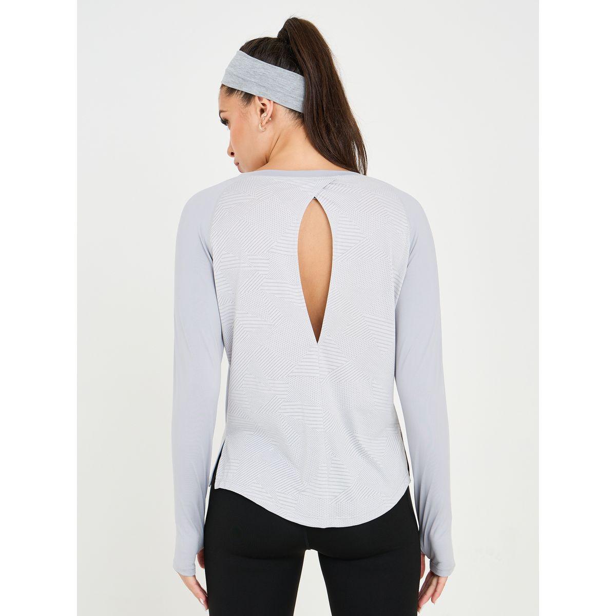 Styli Active Textured Peep Back Single Side Slit Top-women-clothing-sportswearandactivewear-tshirtsandvests-image-6