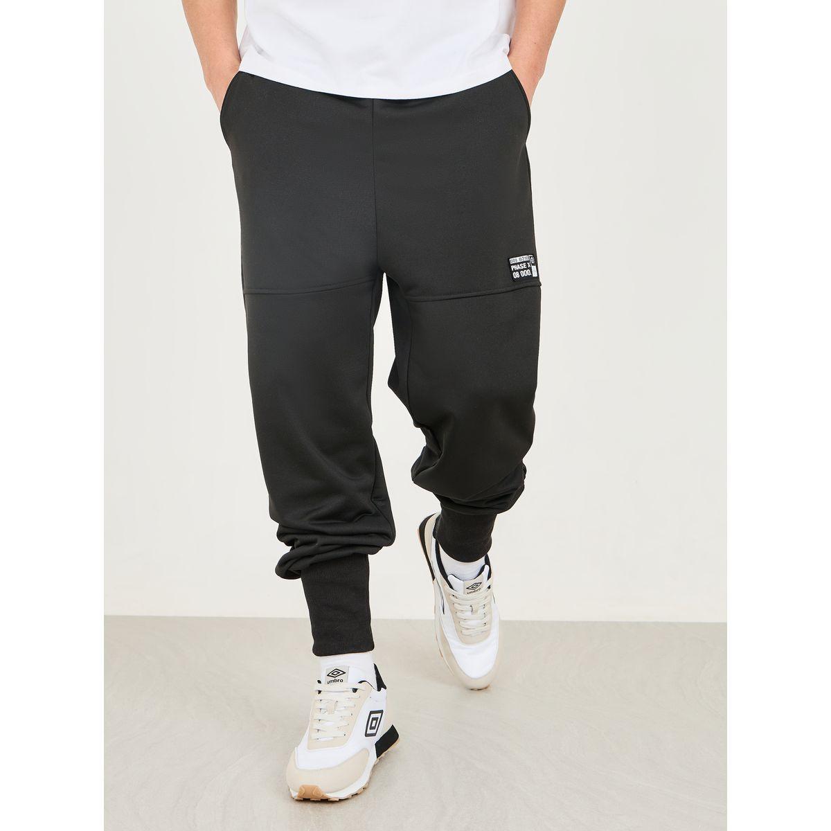 جوغر مزين بشارة مع حواف بأساور-men-clothing-bottoms-joggers-image-1