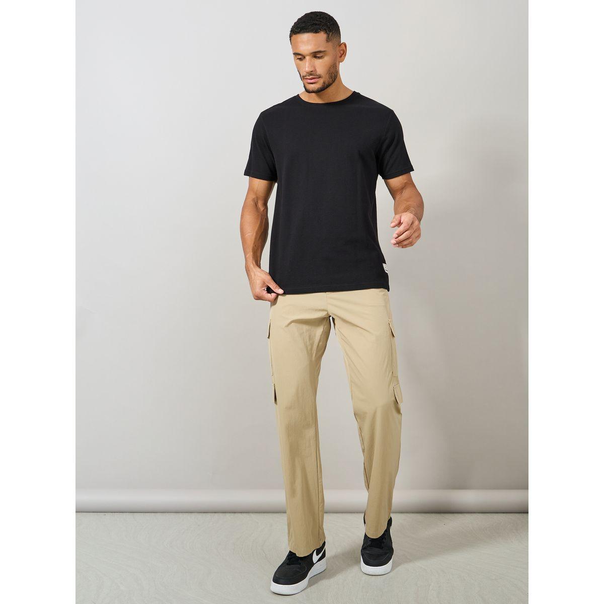 بنطال بقصة مريحة وجيوب بنمط كارجو-men-clothing-bottoms-trousersandchinos-trousers-image-2