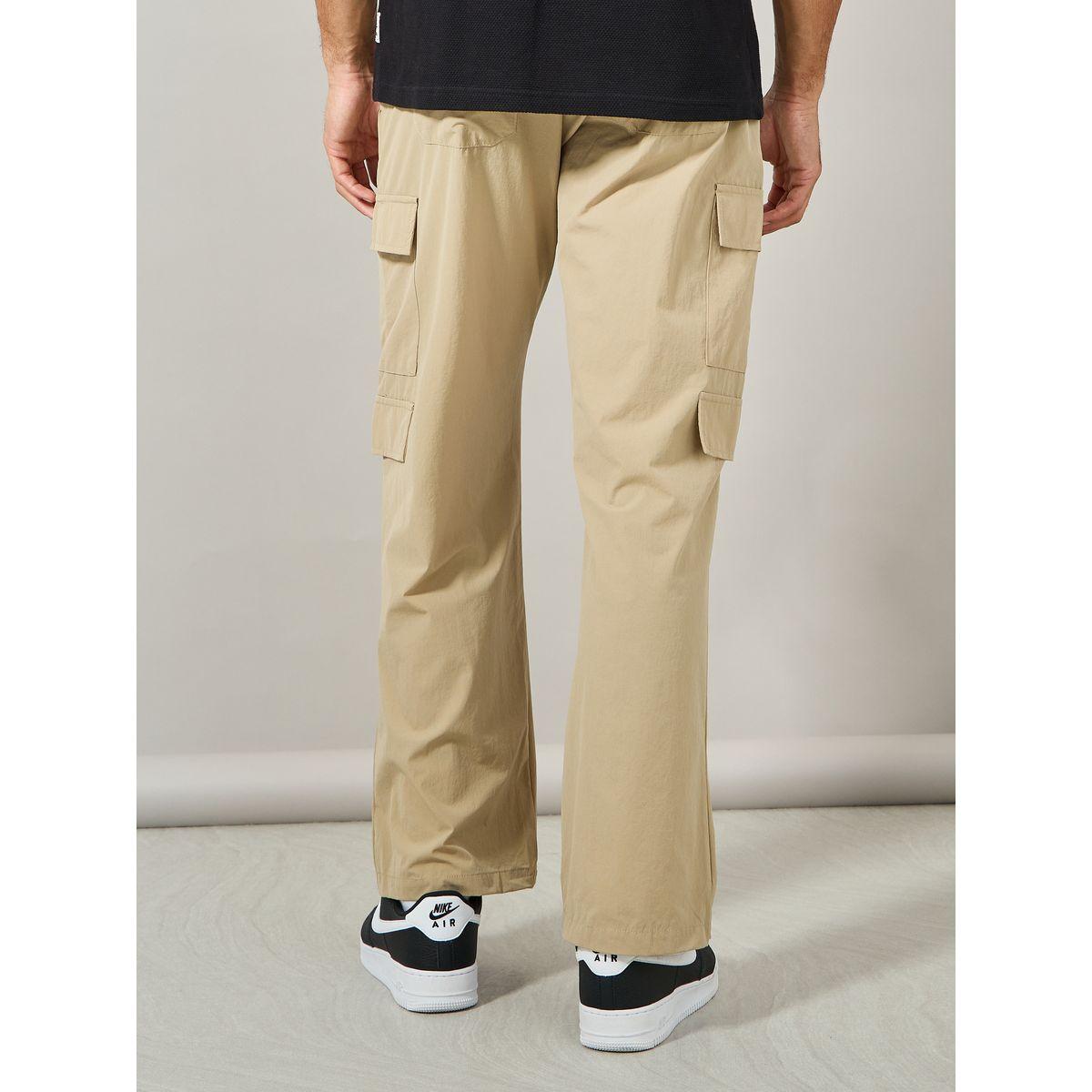 بنطال بقصة مريحة وجيوب بنمط كارجو-men-clothing-bottoms-trousersandchinos-trousers-image-4