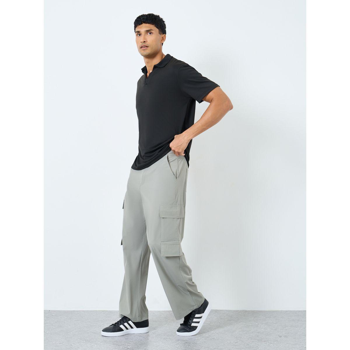 بنطال كارجو بقصة مريحة وتفاصيل جيوب-men-clothing-bottoms-trousersandchinos-trousers-image-2