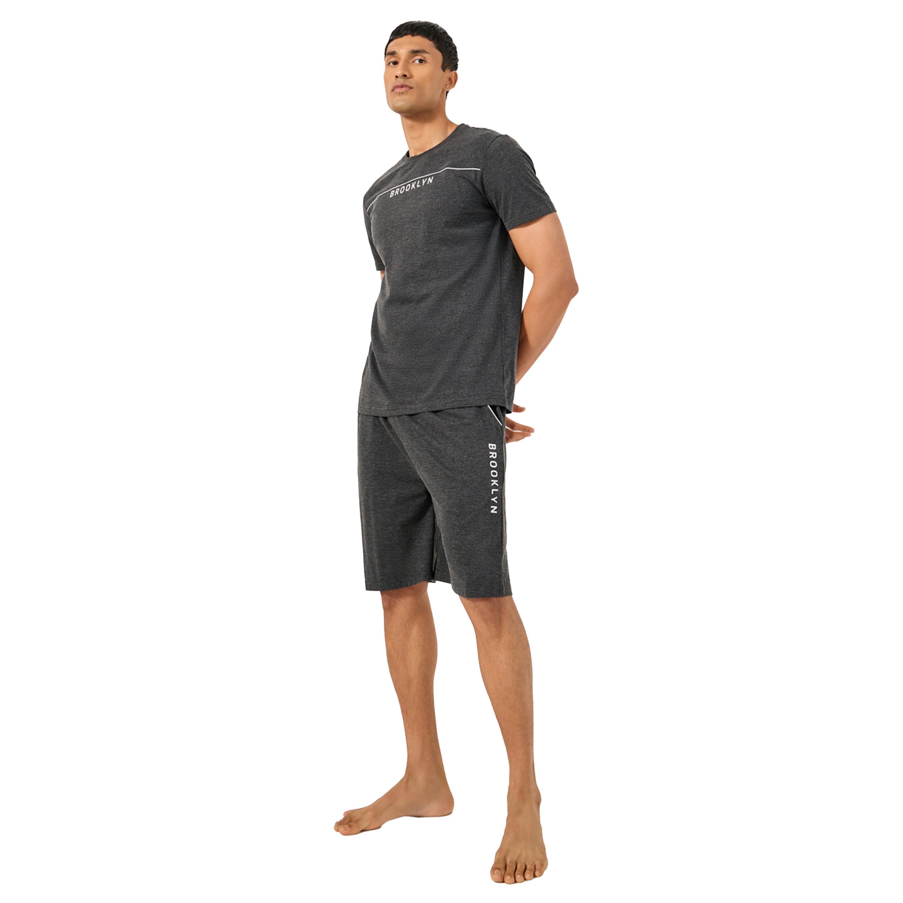 ستايلي - طقم تي شيرت برقبة دائرية وطبعة صدر مع شورت-men-clothing-nightwear-sets-image-1