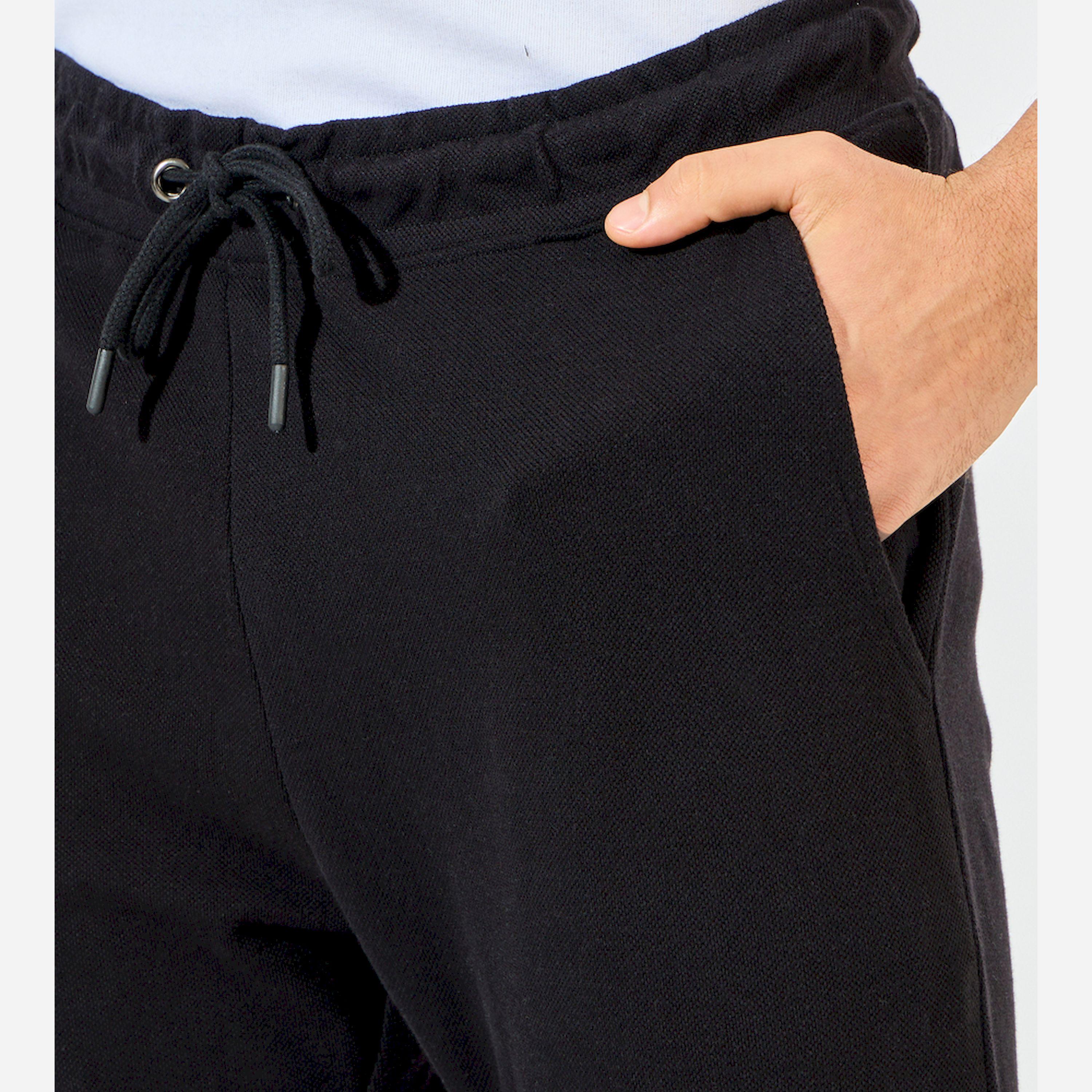 ستايلي - بنطال بيكيه محبوك بقصّة نحيفة مع حاشية مطوية-men-clothing-bottoms-trousersandchinos-trousers-image-3