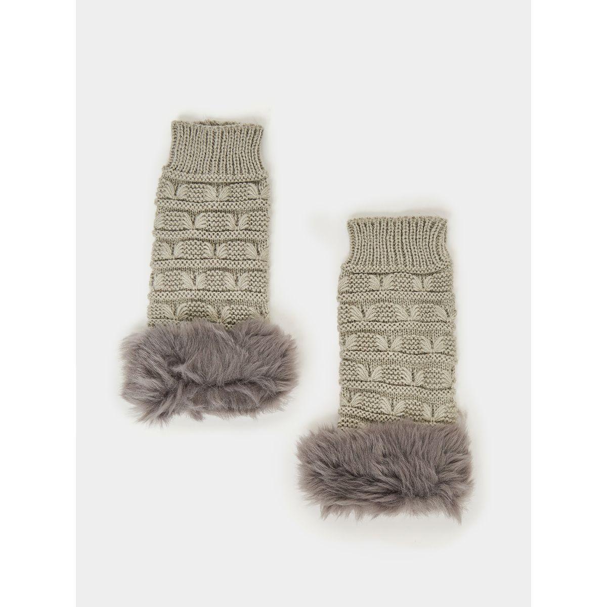 قفازات محبوكة مزينة بفرو صناعي-women-winterwear-gloves-image-2