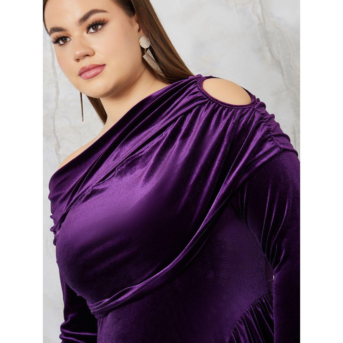 Styli Plus Asymmetric Neck Gathered Velvet Maxi Dress-women-clothing-dresses-image-3