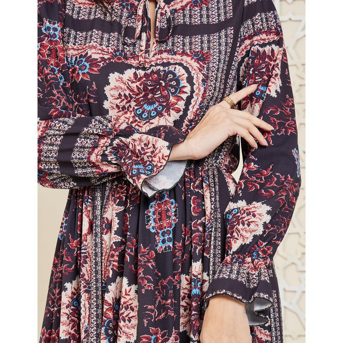 فستان طويل مطبع بزهور مع تفاصيل كسرات-women-clothing-dresses-image-3