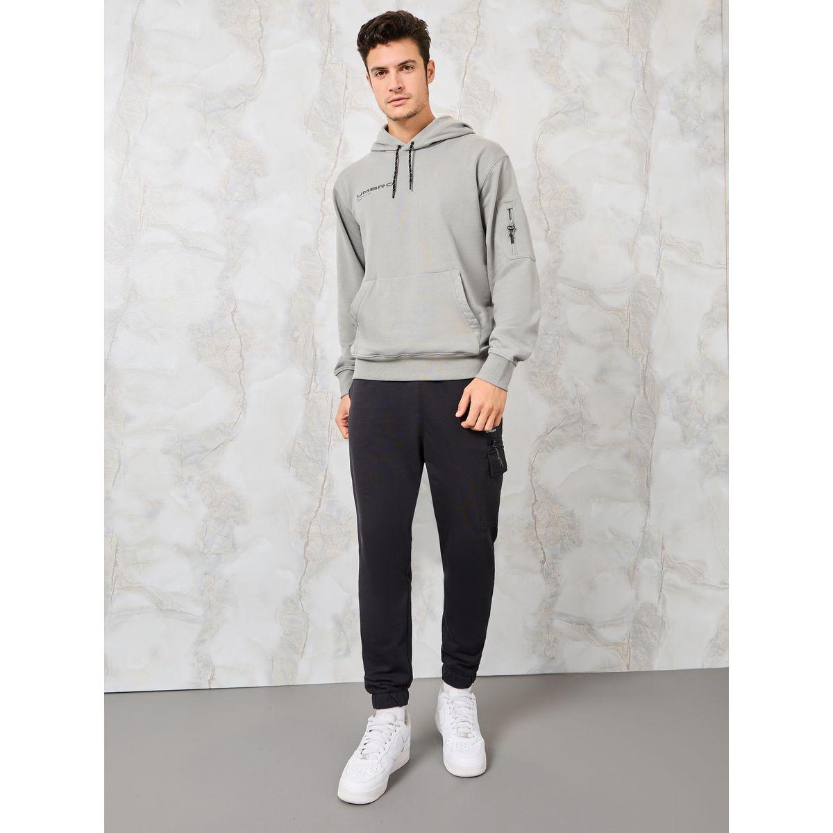 هودي بطبعة جرافيك وجيب امامي-men-winterwear-hoodiesandsweatshirts-image-4