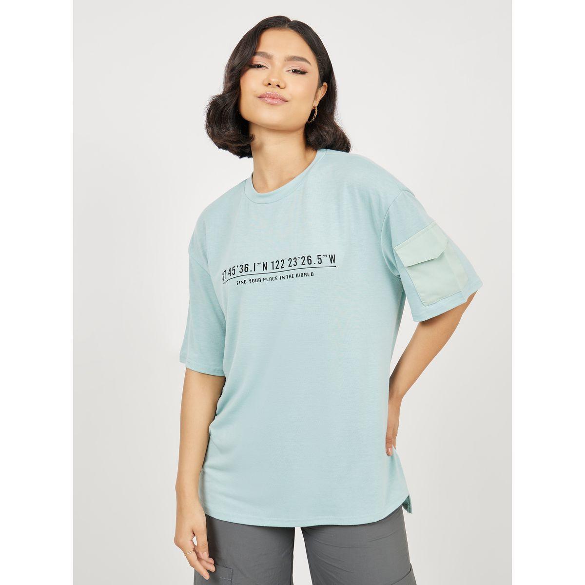 تيشيرت مطبع بكتابة مع اكمام بتفاصيل جيب-women-clothing-tshirts-image-1