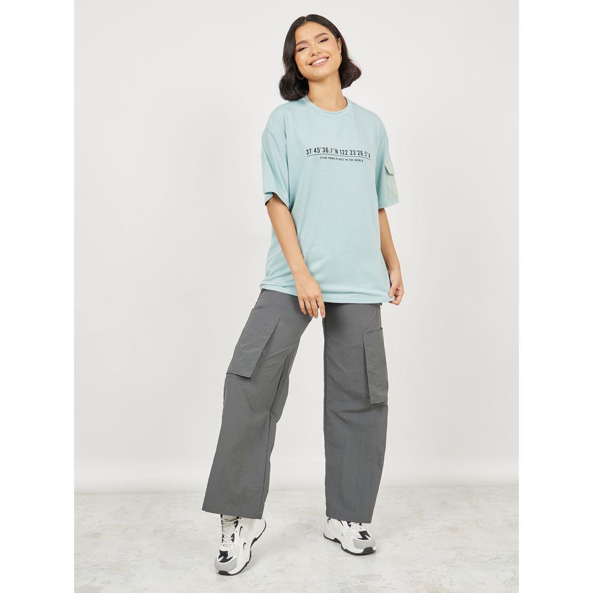 تيشيرت مطبع بكتابة مع اكمام بتفاصيل جيب-women-clothing-tshirts-image-2