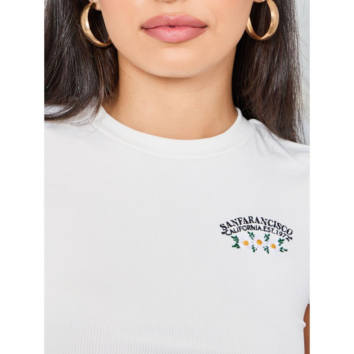 تيشيرت قصير بتفاصيل مُطرّزة-women-clothing-tshirts-image-3