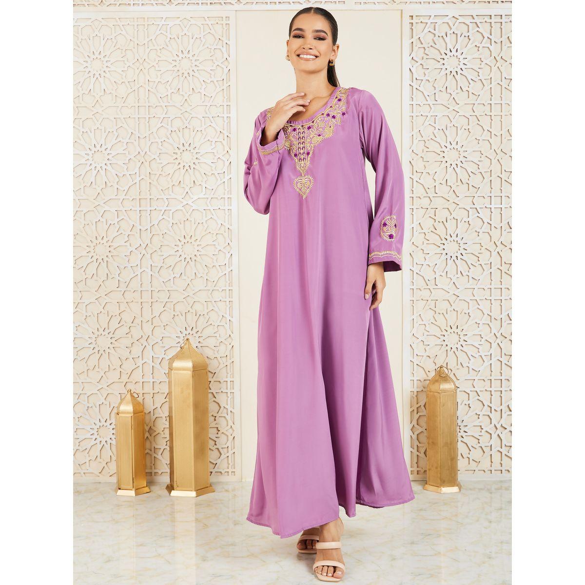 جلابية بحافة واسعة وتفاصيل مُطرّزة-women-arabicclothing-jalabiyas-image-1