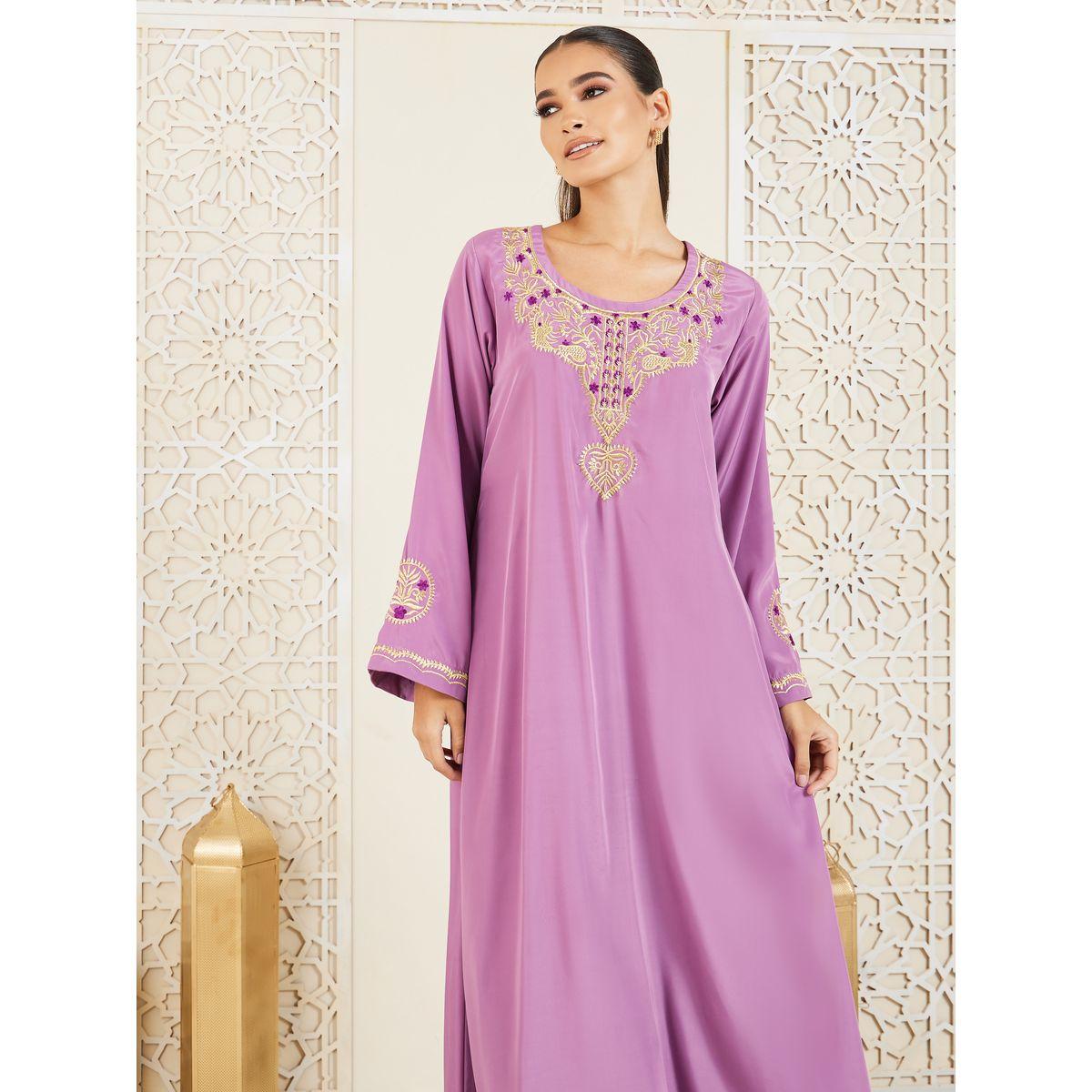 جلابية بحافة واسعة وتفاصيل مُطرّزة-women-arabicclothing-jalabiyas-image-2
