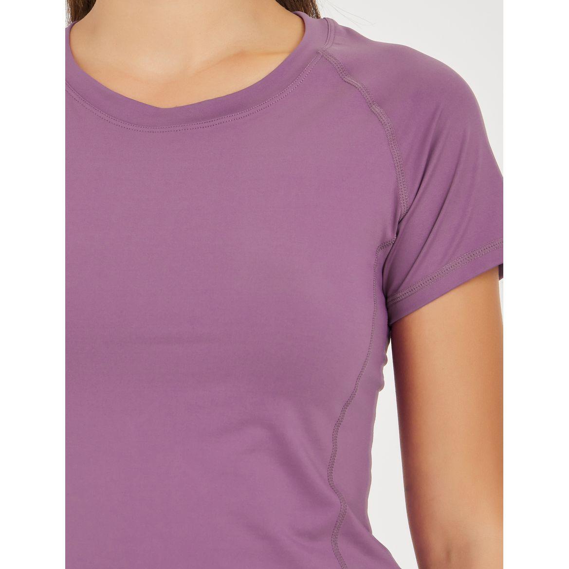 بلوزة بتفاصيل شبكية ودرزات-men-clothing-sportswearandactivewear-tshirtsandpolos-image-2