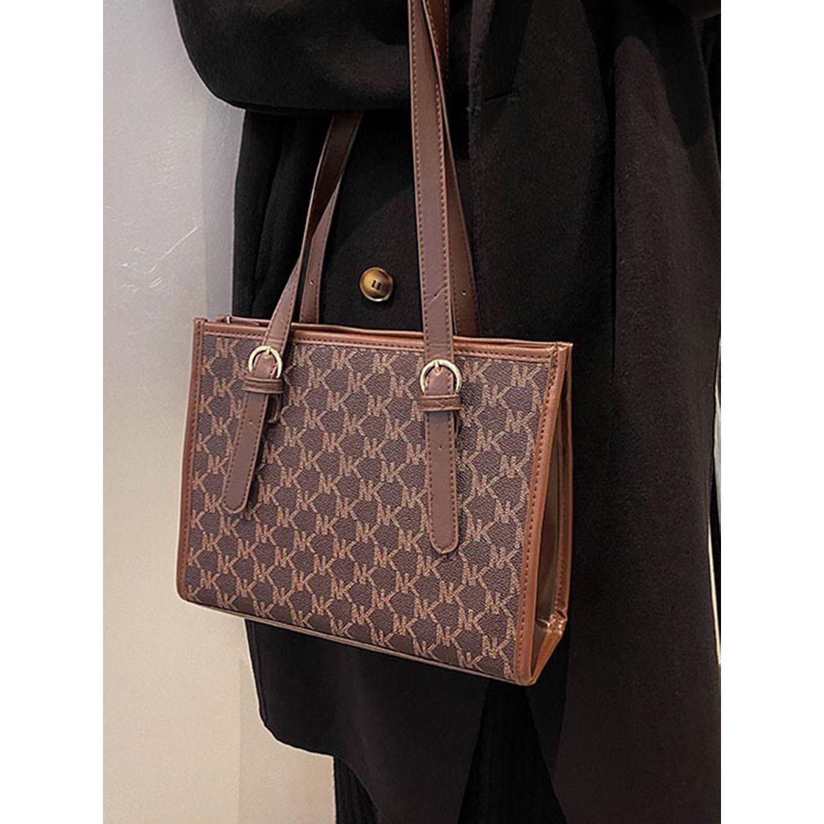 شنطة توتي مطبعة بالكامل ومزينة بإبزيم-women-bagsandwallets-handbags-image-5