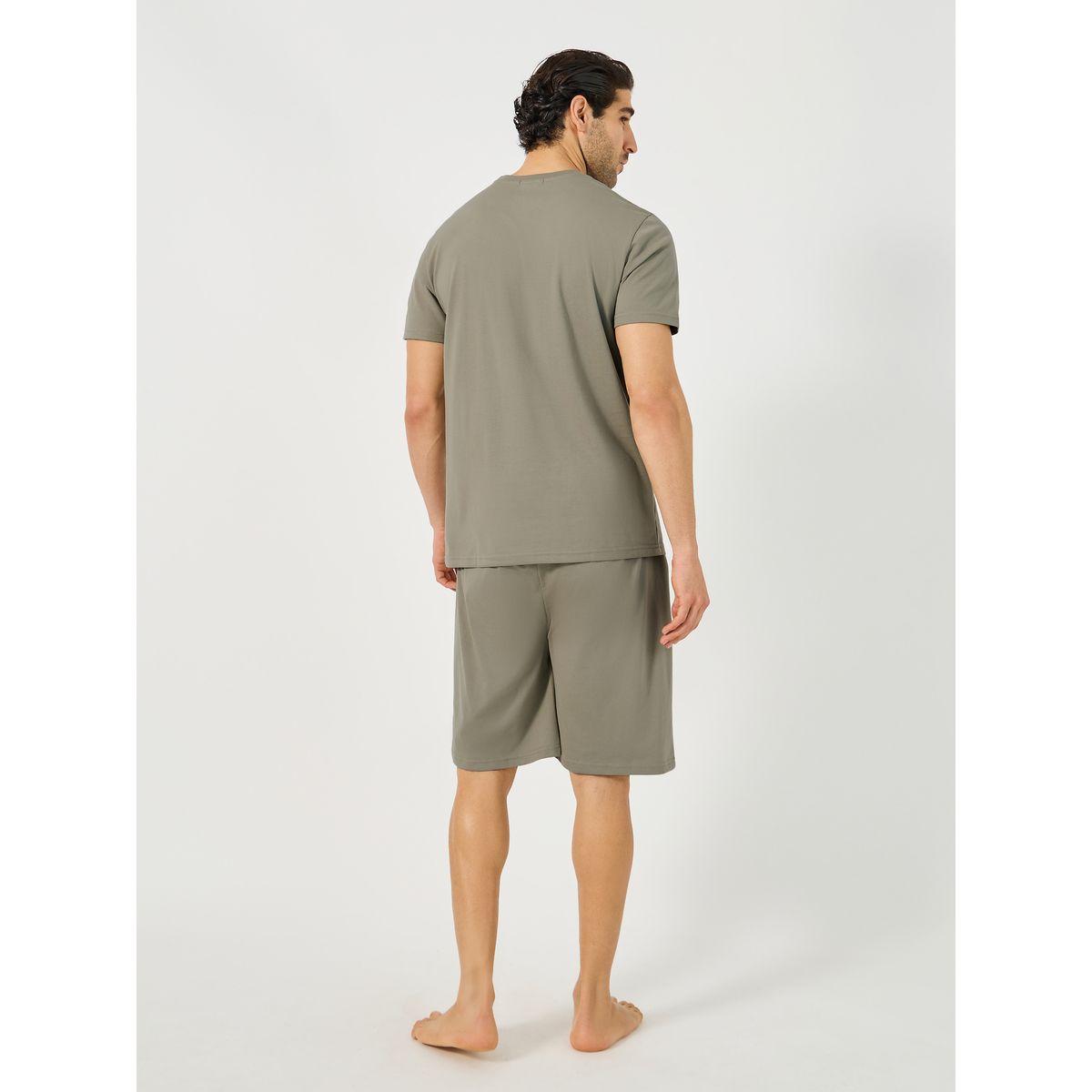 طقم من شورت بيجاما وتيشيرت بتفاصيل جيب-men-clothing-nightwear-pyjamaandshorts-image-4