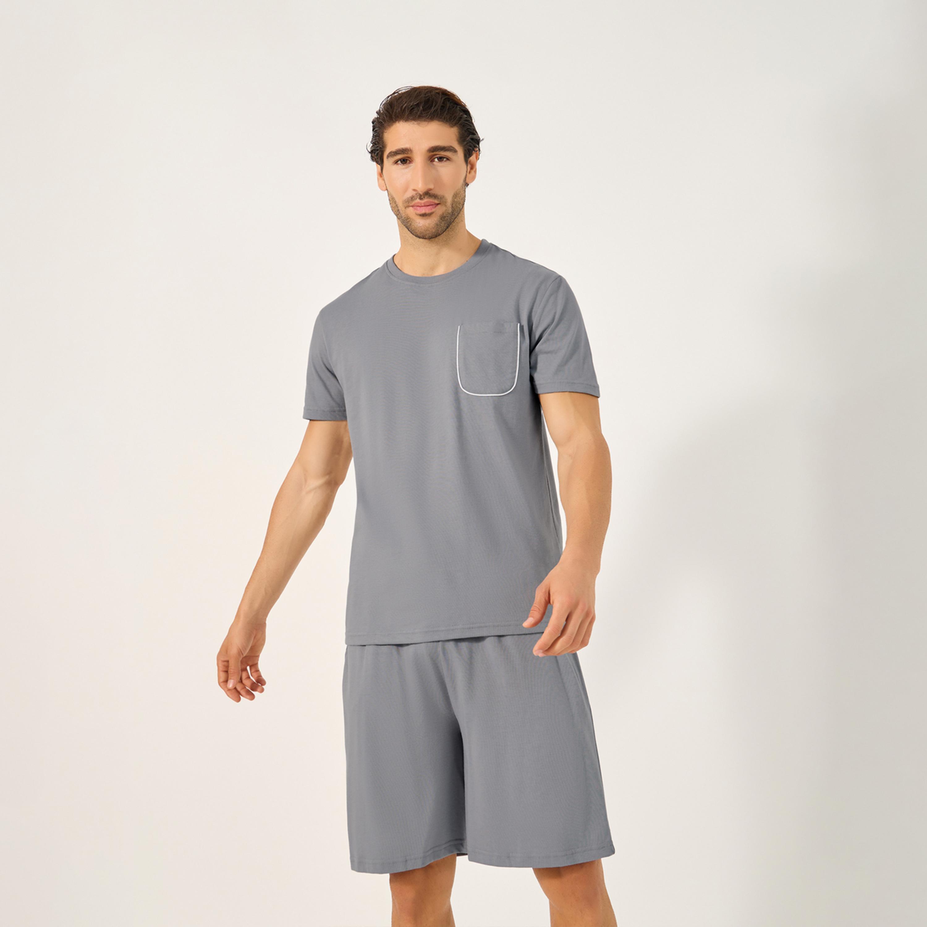 ستايلي - أنوايند طقم بيجامة تي شيرت بتفاصيل جيوب متباينة مع شورت-men-clothing-nightwear-sets-image-2