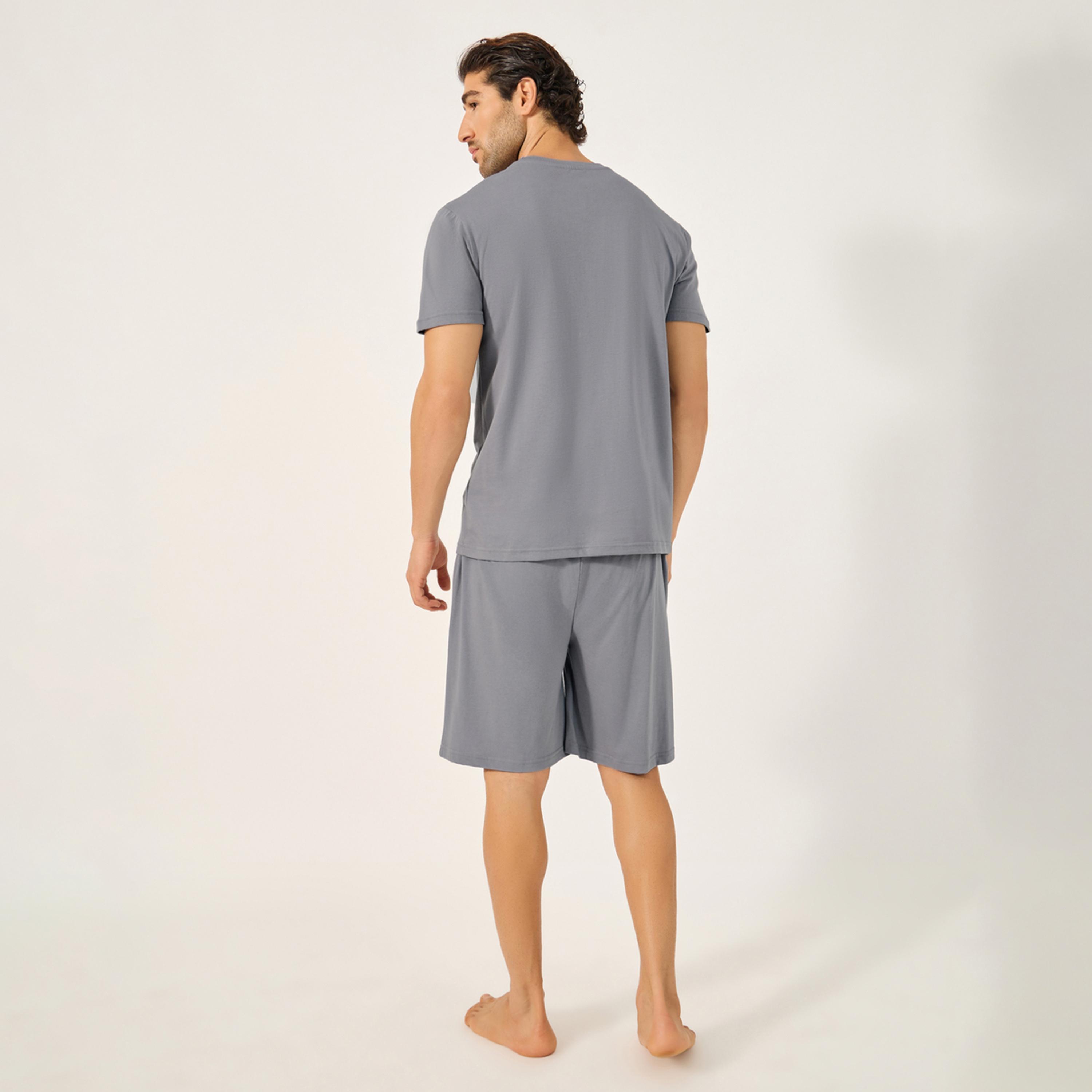 ستايلي - أنوايند طقم بيجامة تي شيرت بتفاصيل جيوب متباينة مع شورت-men-clothing-nightwear-sets-image-5