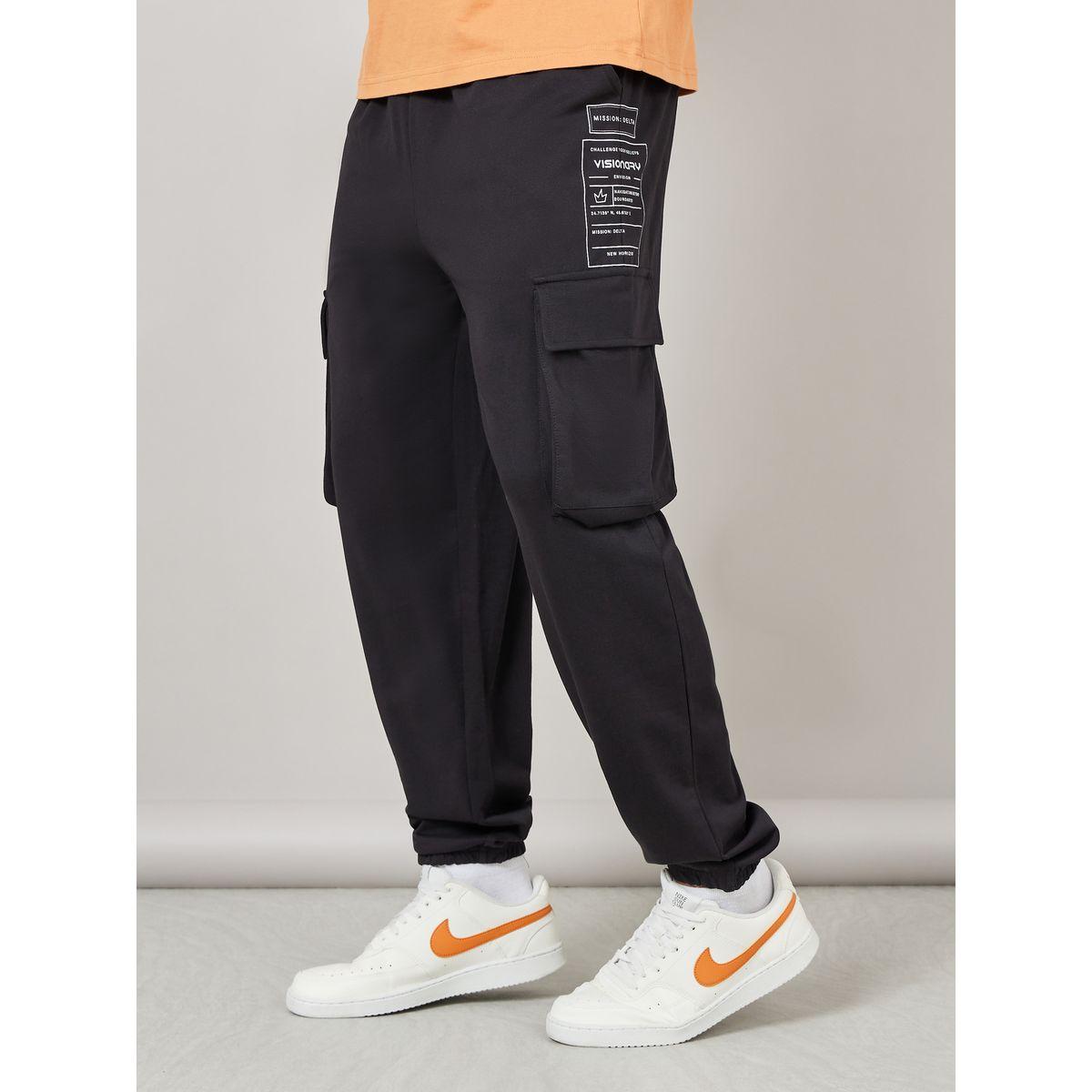 جوغر كارجو واسع مطبع بطبعة جرافيك-men-clothing-bottoms-joggers-image-1