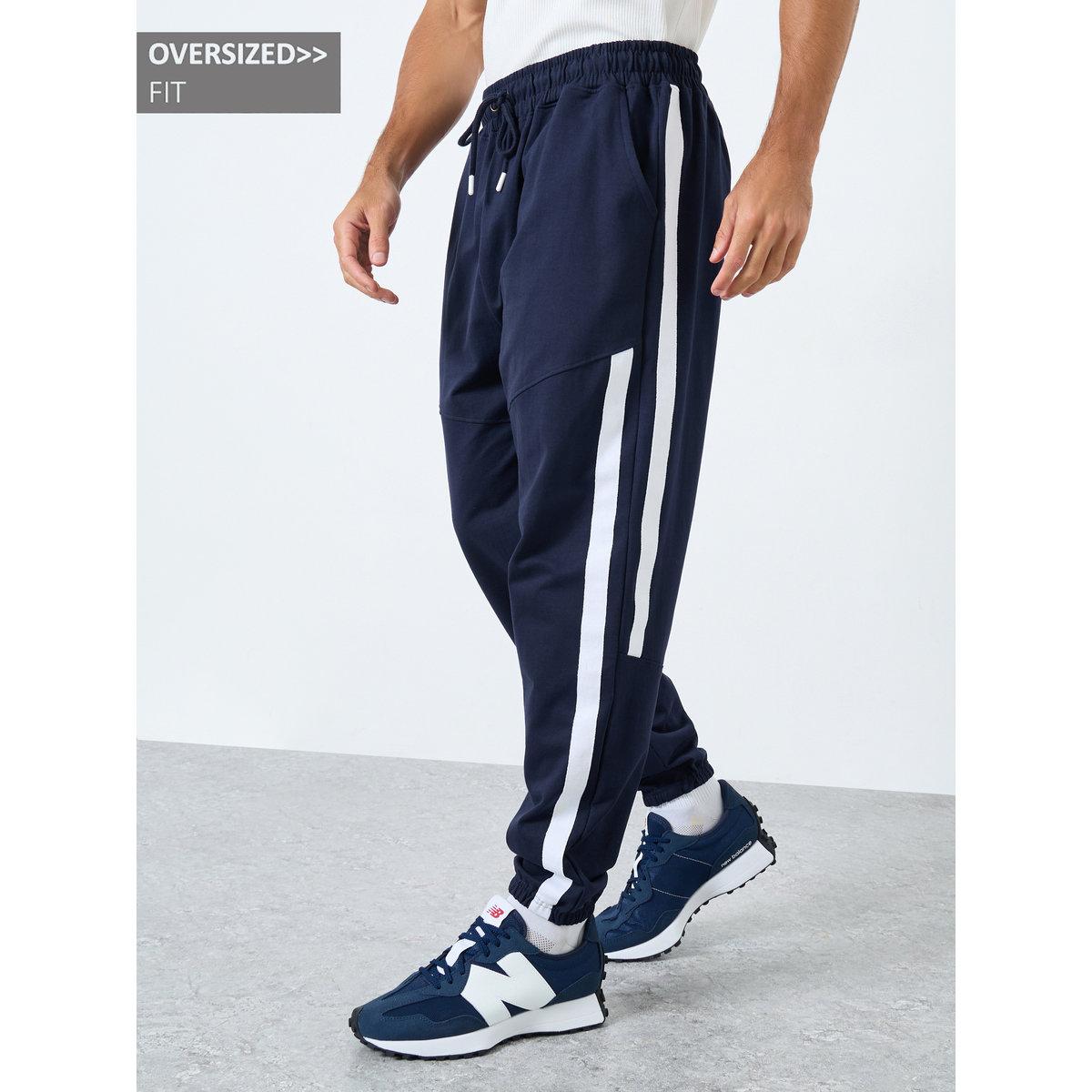 جوغر فضفاض بتفاصيل شريط جانبي-men-clothing-bottoms-joggers-image-1