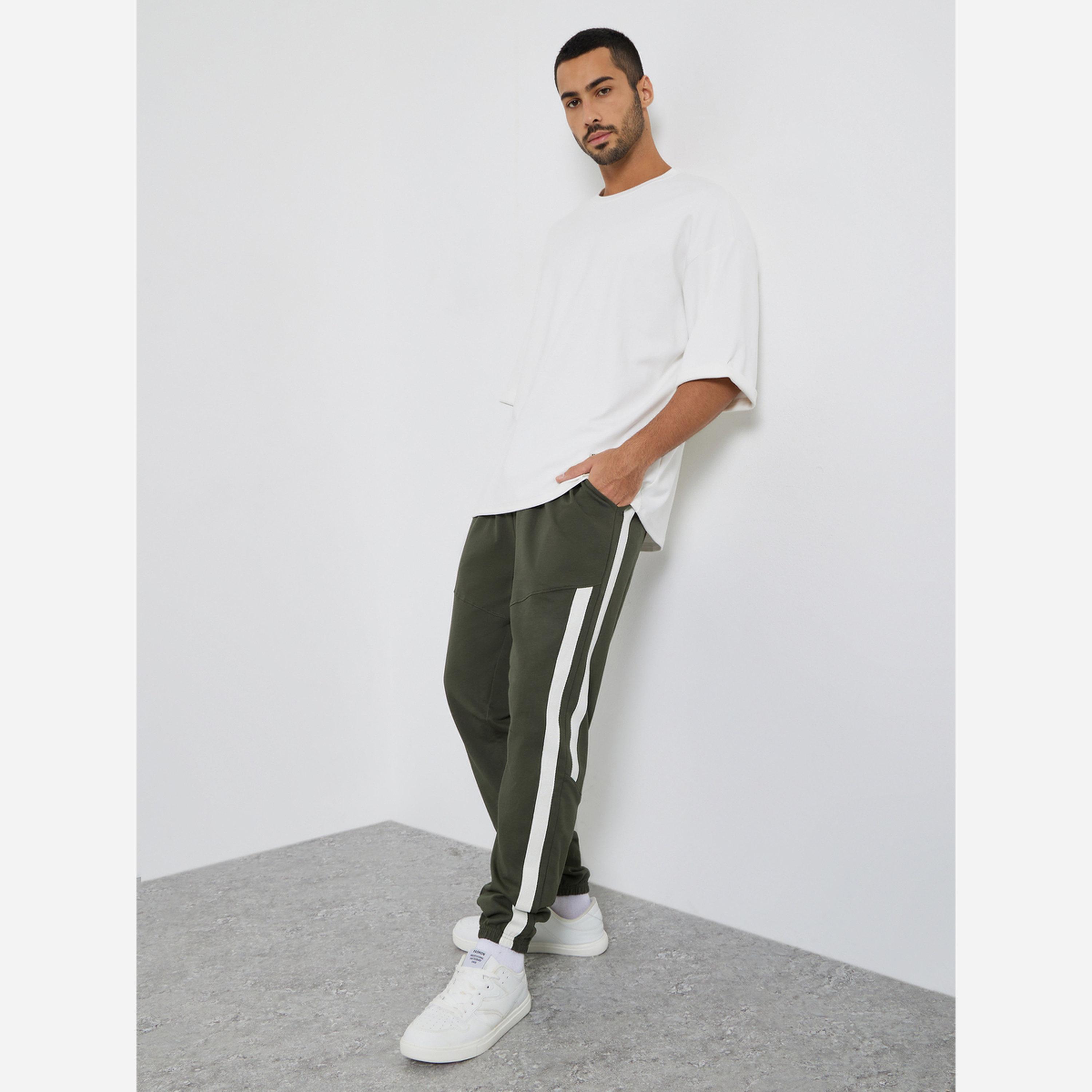 ستايلي - بنطال رياضي مقاس واسع بشريط قطن لون زيتوني-men-clothing-bottoms-joggers-image-2