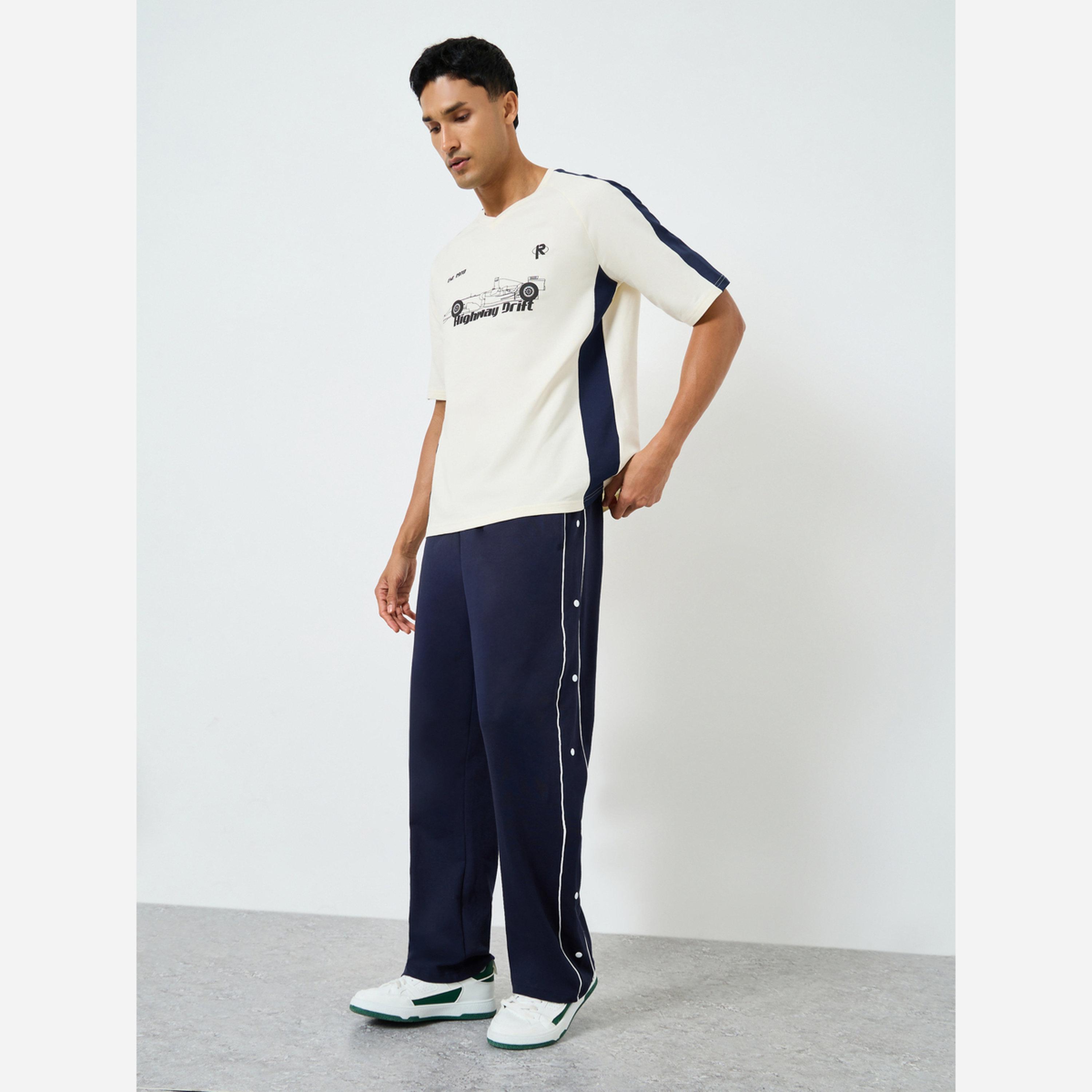 ستايلي - بنطال رياضي مقاس واسع مفتوح من الأسفل مزين بخطوط وأزرار كبس-men-clothing-bottoms-joggers-image-2