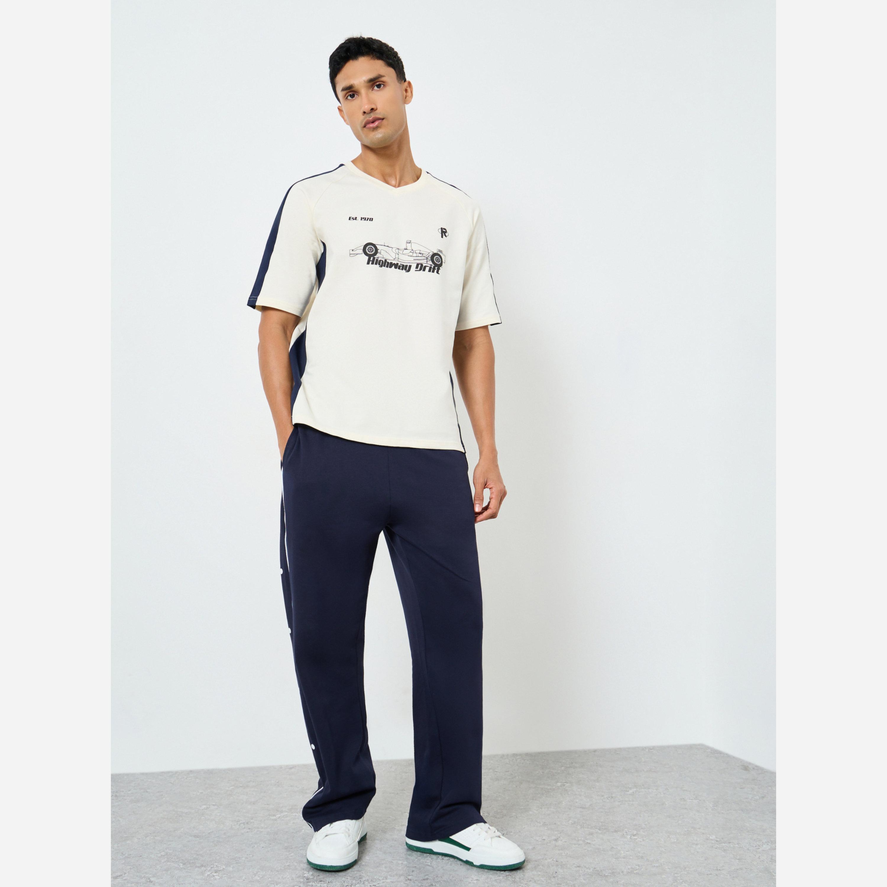 ستايلي - بنطال رياضي مقاس واسع مفتوح من الأسفل مزين بخطوط وأزرار كبس-men-clothing-bottoms-joggers-image-3