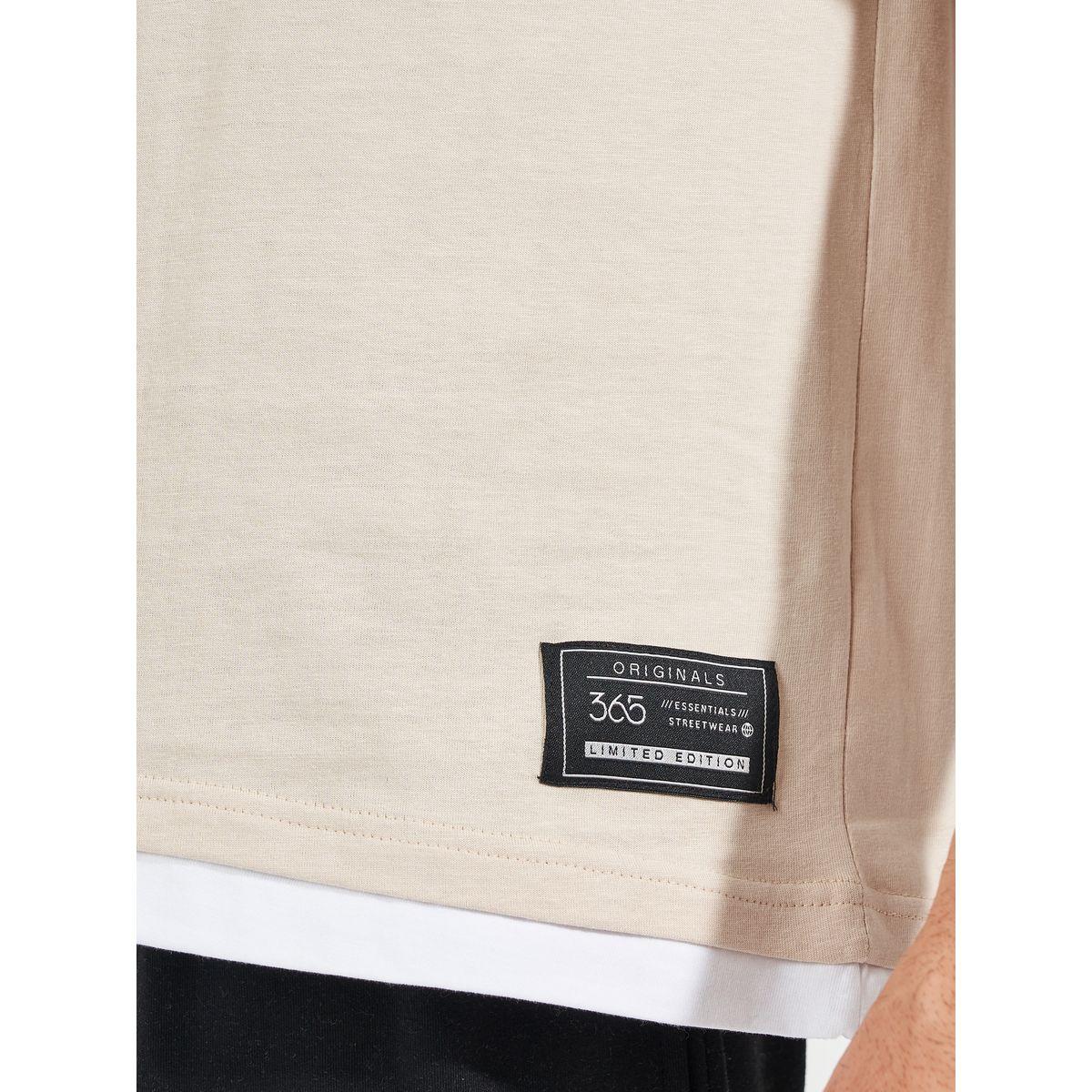 تيشيرت فضفاض مزين بشارة-men-clothing-tshirtsandpolos-tshirts-image-3
