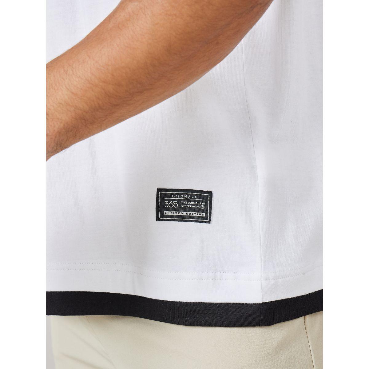 تيشيرت واسع مزين بشارة-men-clothing-tshirtsandpolos-tshirts-image-3