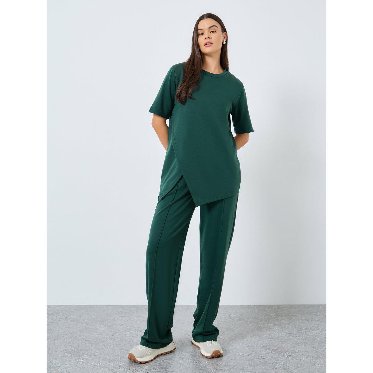 طقم منسق من بنطال جوغر وتيشيرت-women-clothing-coordsets-image-2