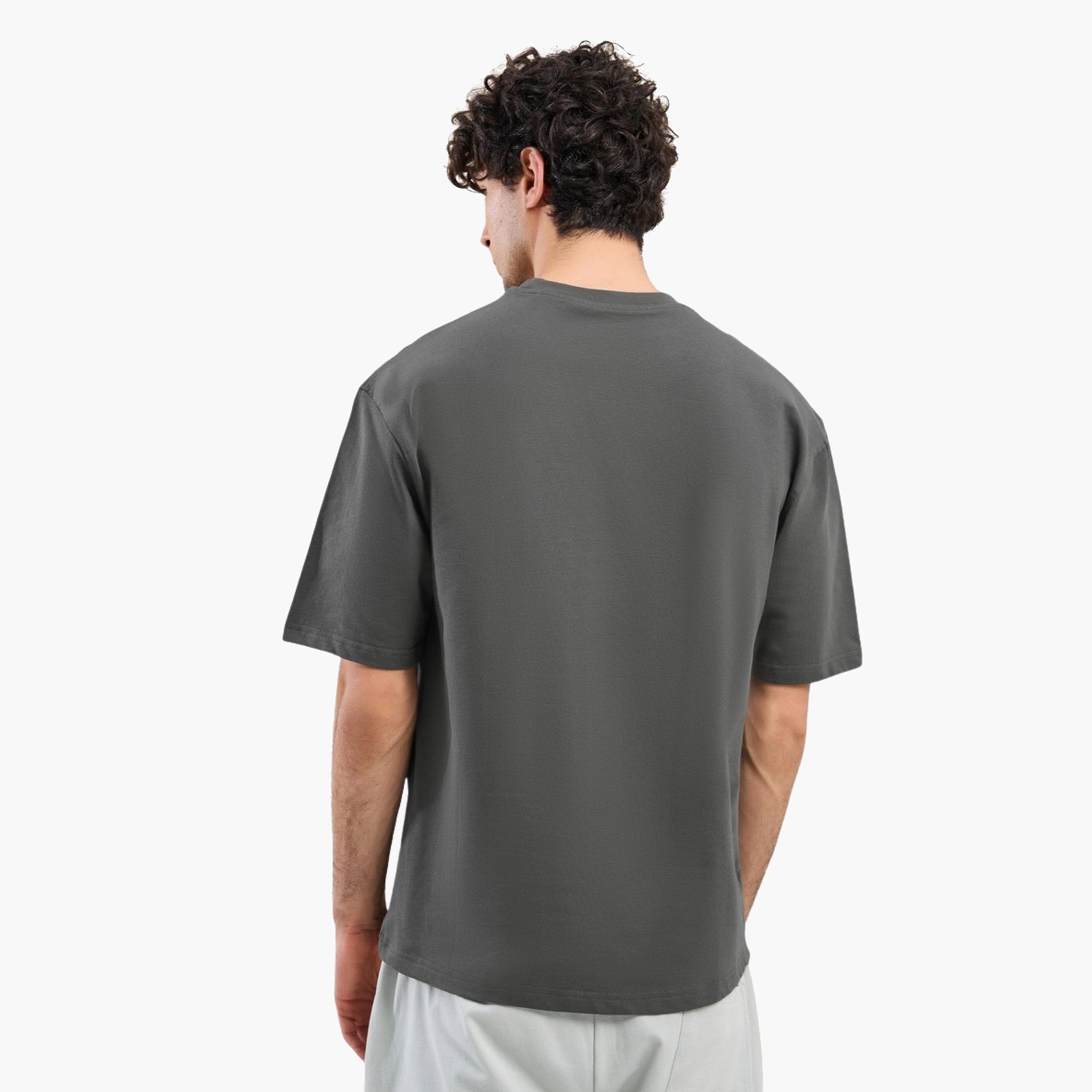 ستايلي - تي شيرت تيري كبير الحجم بتفاصيل شارة سيليكون-men-clothing-tshirtsandpolos-tshirts-image-4