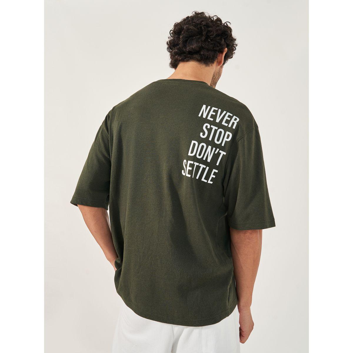 تيشيرت فضفاض مطبع بطبعة كتابة-men-clothing-tshirtsandpolos-tshirts-image-1